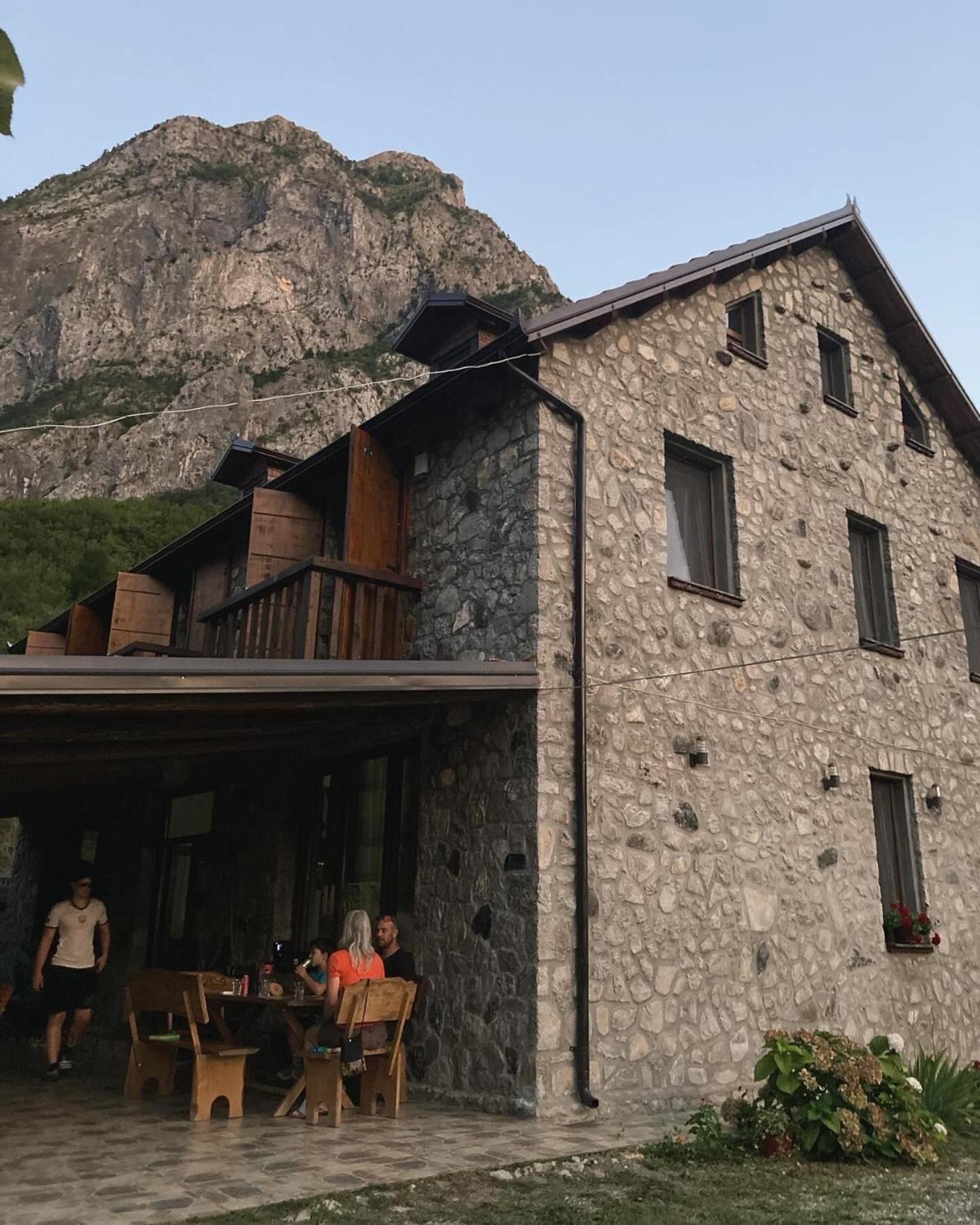 Guest House Aprripe Guri Firza Esterno foto